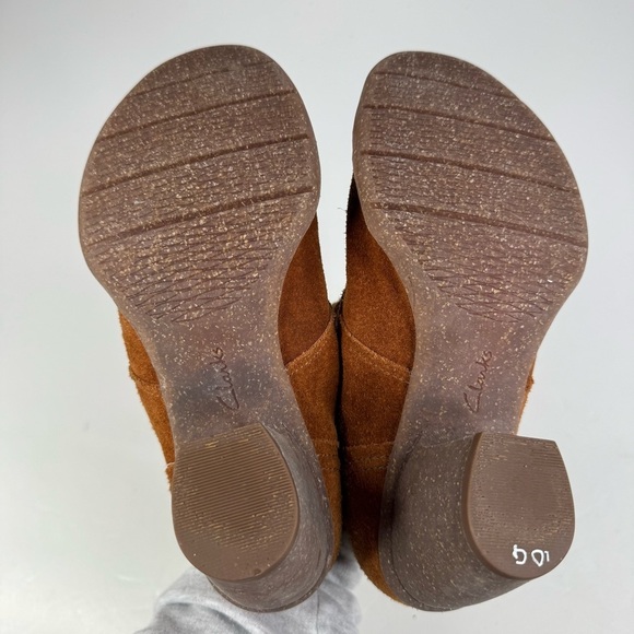 Clarks Brown Suede Lace Up Heeled Ankle Booties Size 8.5 - Picture 6 of 7